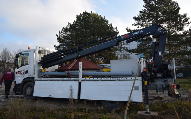 Das Schwalbenhaus noch sicher verstaut auf dem LKW