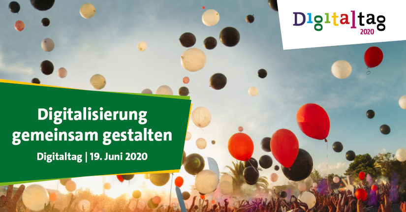Plakat zum "Digitaltag": Ein Foto von einem blauen Himmel mit schwarzen, weißen und roten Luftballons, die in die Höhe steigen. Am unteren Rand sind noch die Hände einer Menschenmenge zu sehen. Darüber in Textfeldern die Informationen zum "Digitaltag".