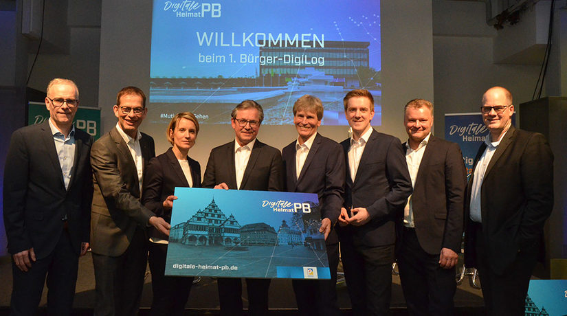 Diskutierten gemeinsam über die Digitalisierung in Paderborn und darüber hinaus: v.l. Thomas Kloppenburg, IT Leiter der Stadt Paderborn, Christoph Plass (Unity AG), Christiane Boschin-Heinz (CDO der Stadt Paderborn), Bürgermeister Michael Dreier, Prof. Dr. Nikolaus Risch, ehemaliger Präsident der Uni Paderborn und Vorstandsmitglied der Heinz Nixdorf Stiftung, Moderator Tobias Fenneker, Dr. Jochen Viehoff, Geschäftsführer des HNF und Prof. Dr. Jörg Müller-Lietzkow (Uni Paderborn). Bildrechte: Stadt Paderborn | Fotografin: Ines Hoischen