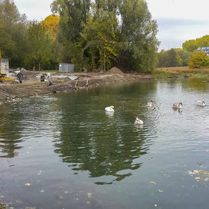 Pader an der Baustelle des Hochwasserabschlags in den Padersee