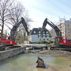 Teamwork der Baggerfahrer