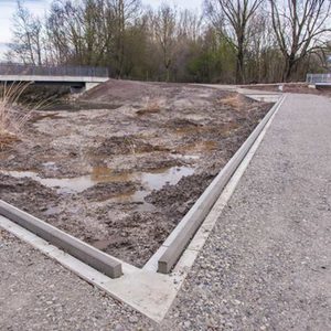 Überlaufschwelle in den Padersee mit Initialpflanzungen