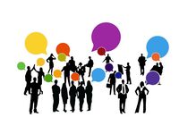 Mehrere Personen im Gespräch mit farbigen Sprechblasen