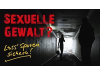 Verfolgung einer Frau im dunklen Tunnel