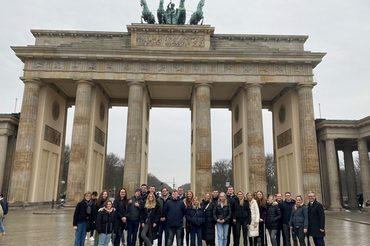 Gruppenfoto vor dem Brandenburger Tor