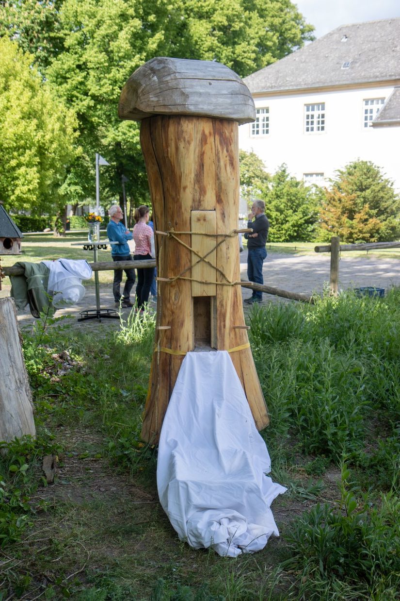 Vorbereitung der Klotzbeute für den Einmarsch der Bienen