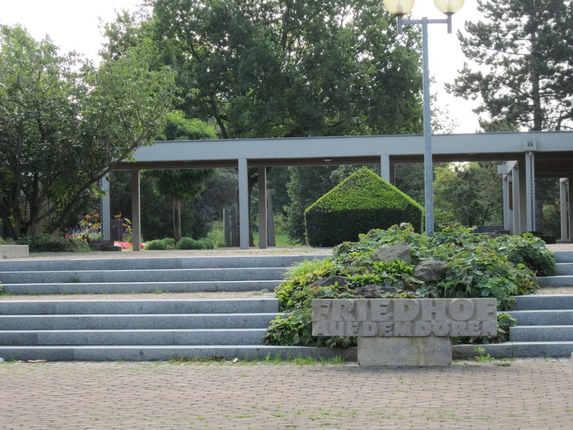 Eingangsbereich zum Hauptfriedhof "Auf dem Dören"