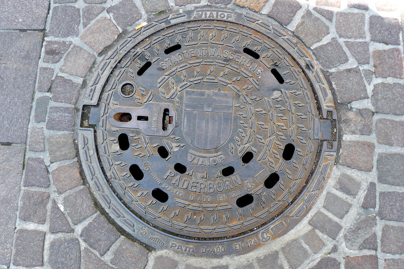 Schachtdeckel mit Paderborn Motiv, Stadtwappen