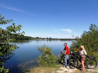 Radfahrer am Lippesee in Paderborn-Sande