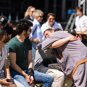 Performance von El Goma auf dem Kardinal-Degenhardt-Platz