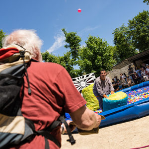 Performance von El Goma auf dem Kardinal-Degenhardt-Platz