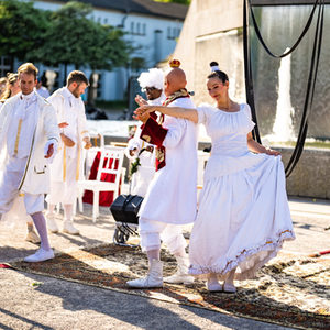 Auftritt der Artistokraten im Schlosspark