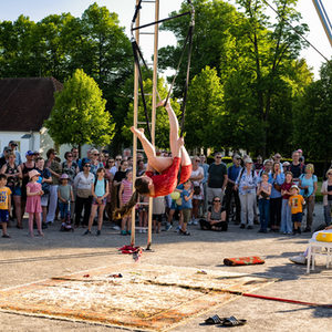 Auftritt der Artistokraten im Schlosspark