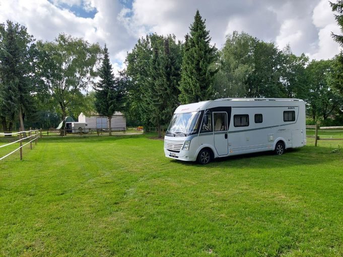 Wohnmobilstellplatz "Reitstall Thiele" am Waldsee