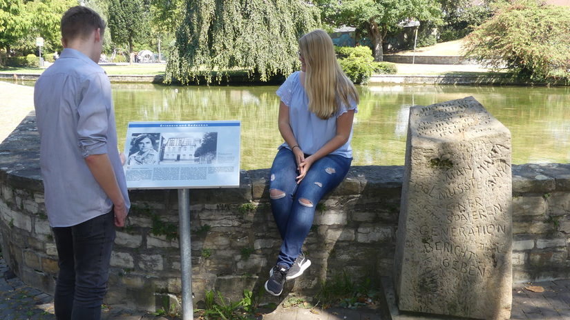 Jenny-Aloni-Gedenkstein und -Tafel im Paderquellgebiet