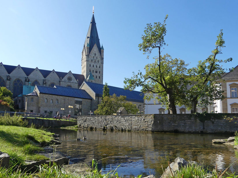 Dielenpader mit Dom und Kaiserpfalz