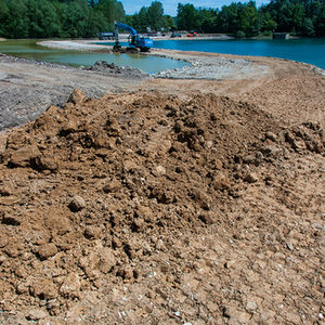 Lehm zum weiteren Dammaufbau