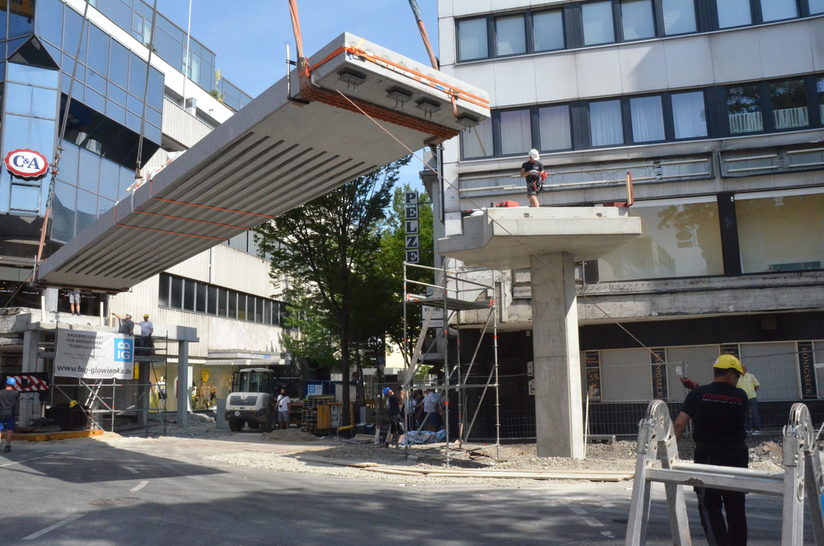 Einhub Brücke über der Königstraße